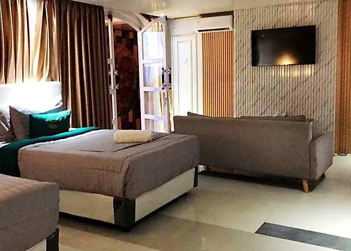 Colosseum Bali House & Restaurant 酒店 4*